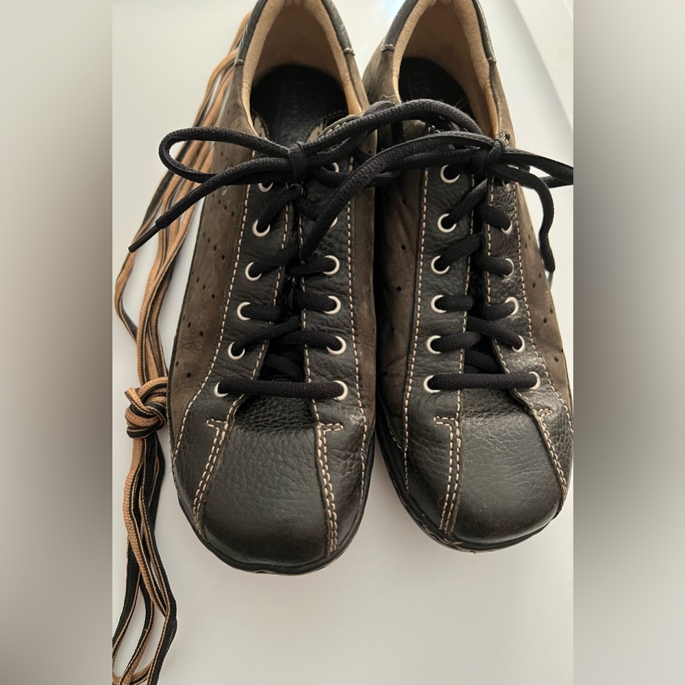 Born Women’s size 8 black bicycle toe Hawkeye tie up shoe.